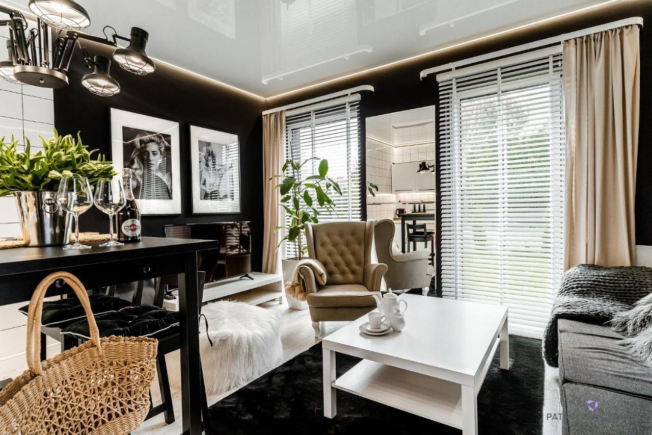 Apartment Black